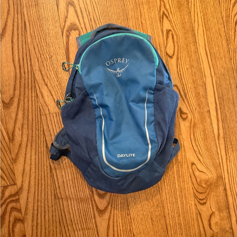 Osprey Kid Daylite Navy and Teal Backpack